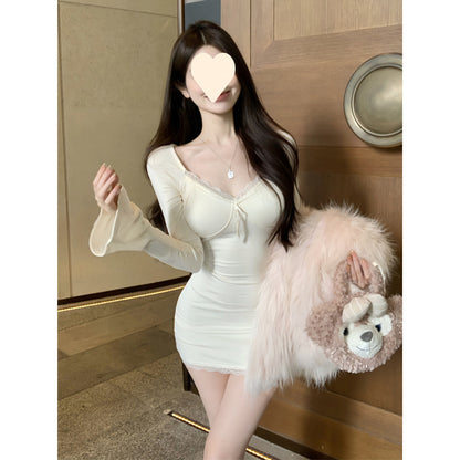 Sexy V-Neck Long Sleeve Dress for Women with Lace Trim, Built-in Bra, Bodycon Fit, High Waist, Autumn and Spring Lightweight Fleece Dress